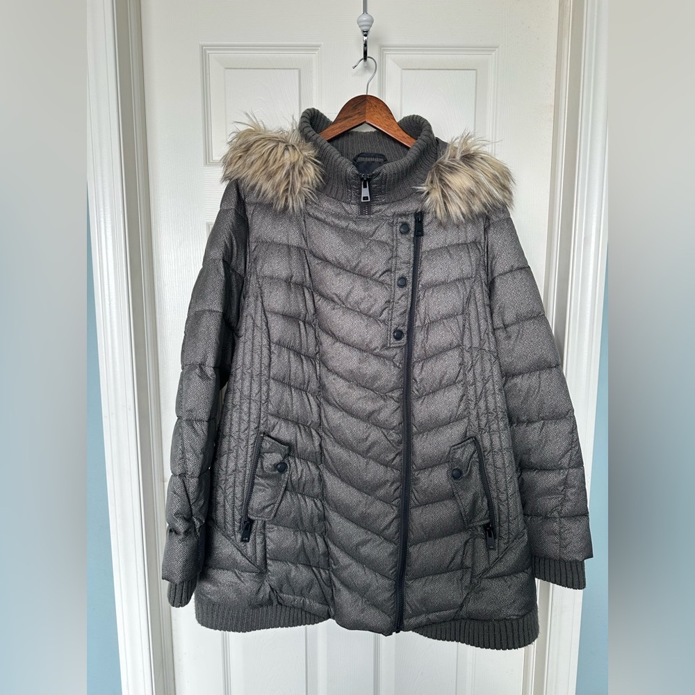 LIVIK Women’s Quilted Hooded Winter Coat with Faux Fur Trim - tan and brown
